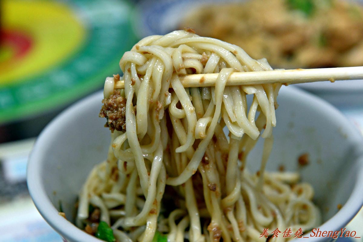 [台中清水]欣海濱牛肉麵 – 網路上據說用餐時段座無虛席的牛肉麵店。