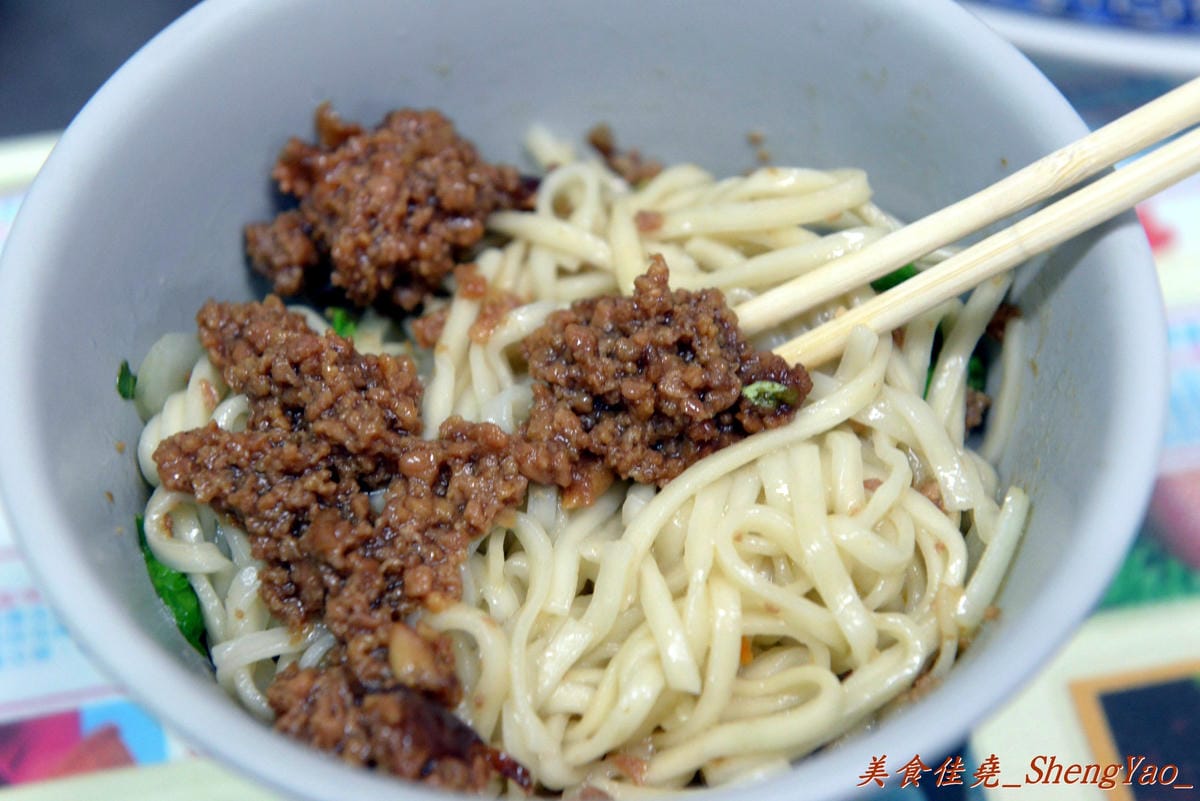 [台中清水]欣海濱牛肉麵 – 網路上據說用餐時段座無虛席的牛肉麵店。