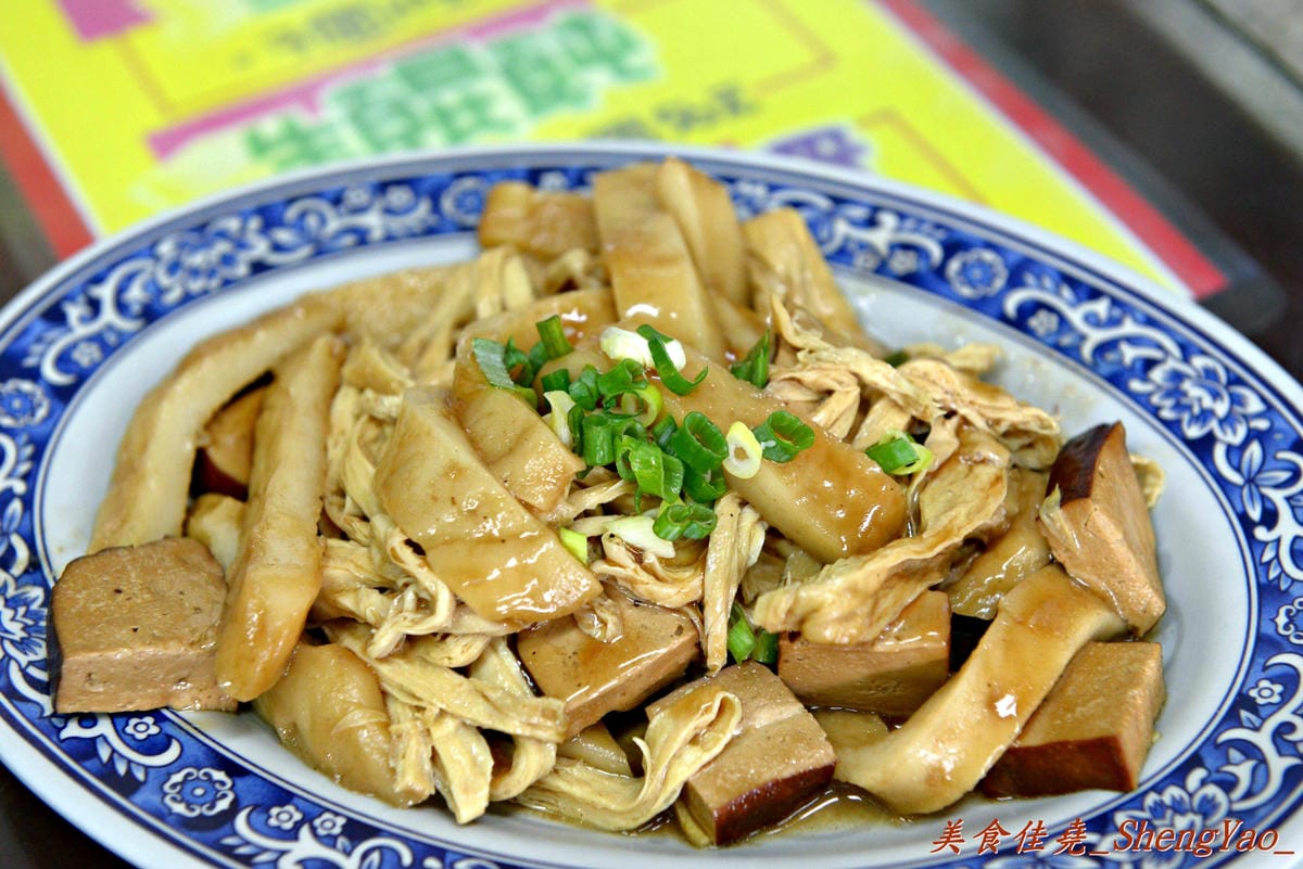 [台中清水]欣海濱牛肉麵 – 網路上據說用餐時段座無虛席的牛肉麵店。