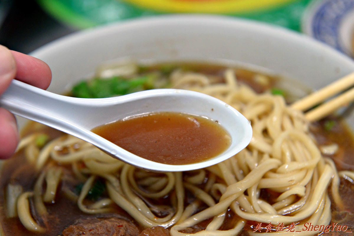 [台中清水]欣海濱牛肉麵 – 網路上據說用餐時段座無虛席的牛肉麵店。