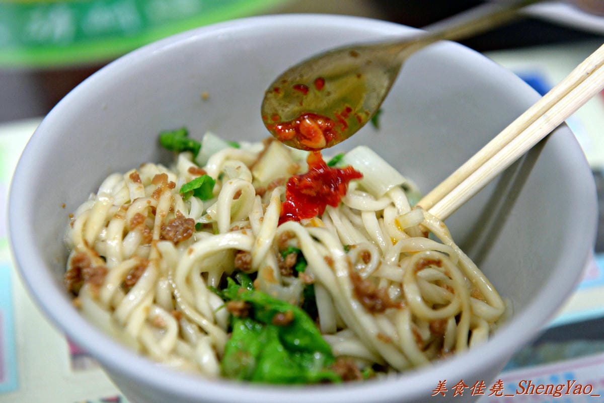 [台中清水]欣海濱牛肉麵 – 網路上據說用餐時段座無虛席的牛肉麵店。