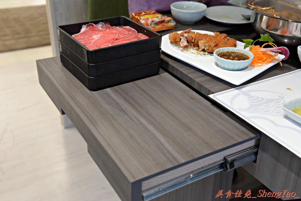[台中北區]藍象廷 泰式火鍋 台中中友店 – 中友百貨新開幕的中低價位的火鍋吃到飽,9/1-9/8開幕期間午/晚餐前20名享5折優惠、消費滿額還有禮物。