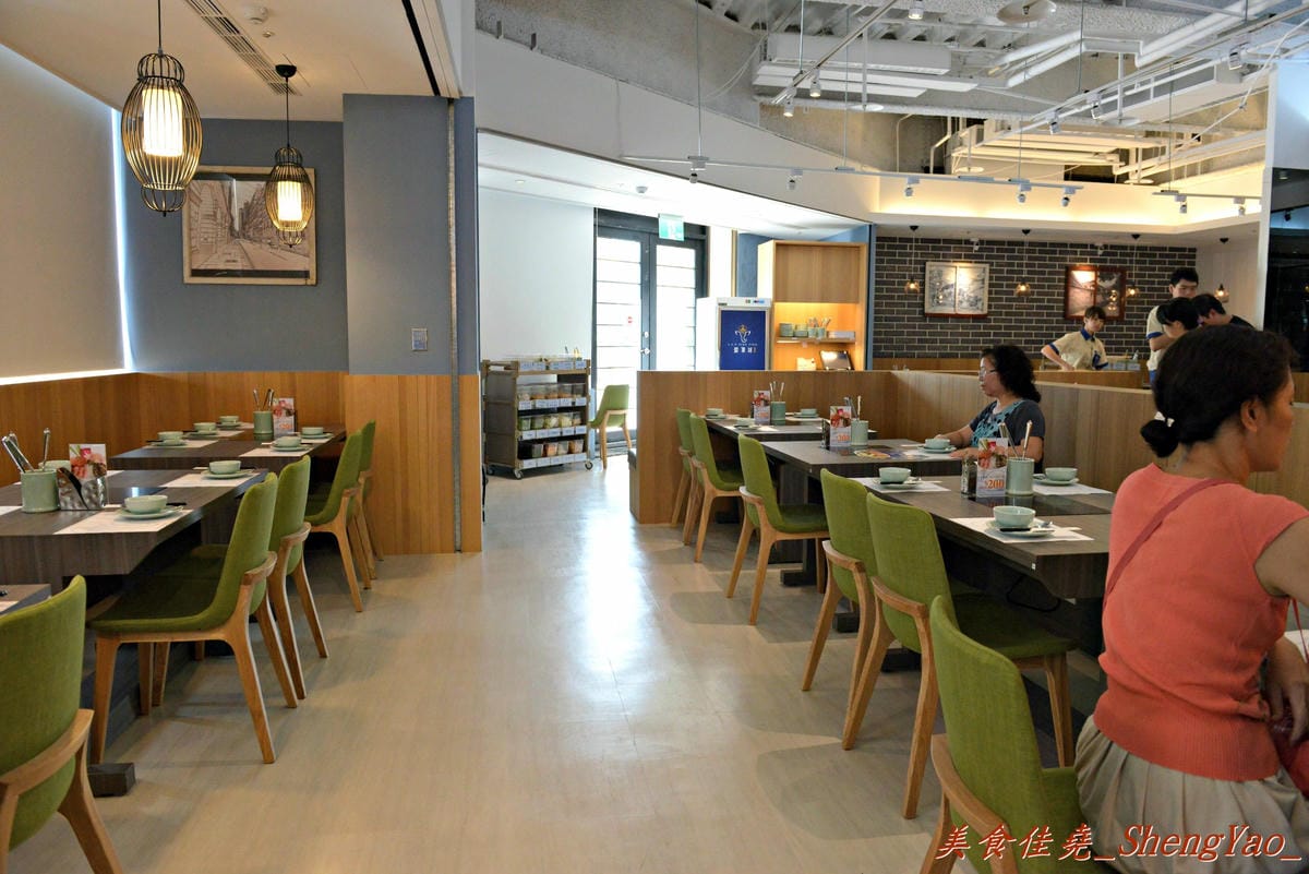 [台中北區]藍象廷 泰式火鍋 台中中友店 – 中友百貨新開幕的中低價位的火鍋吃到飽,9/1-9/8開幕期間午/晚餐前20名享5折優惠、消費滿額還有禮物。