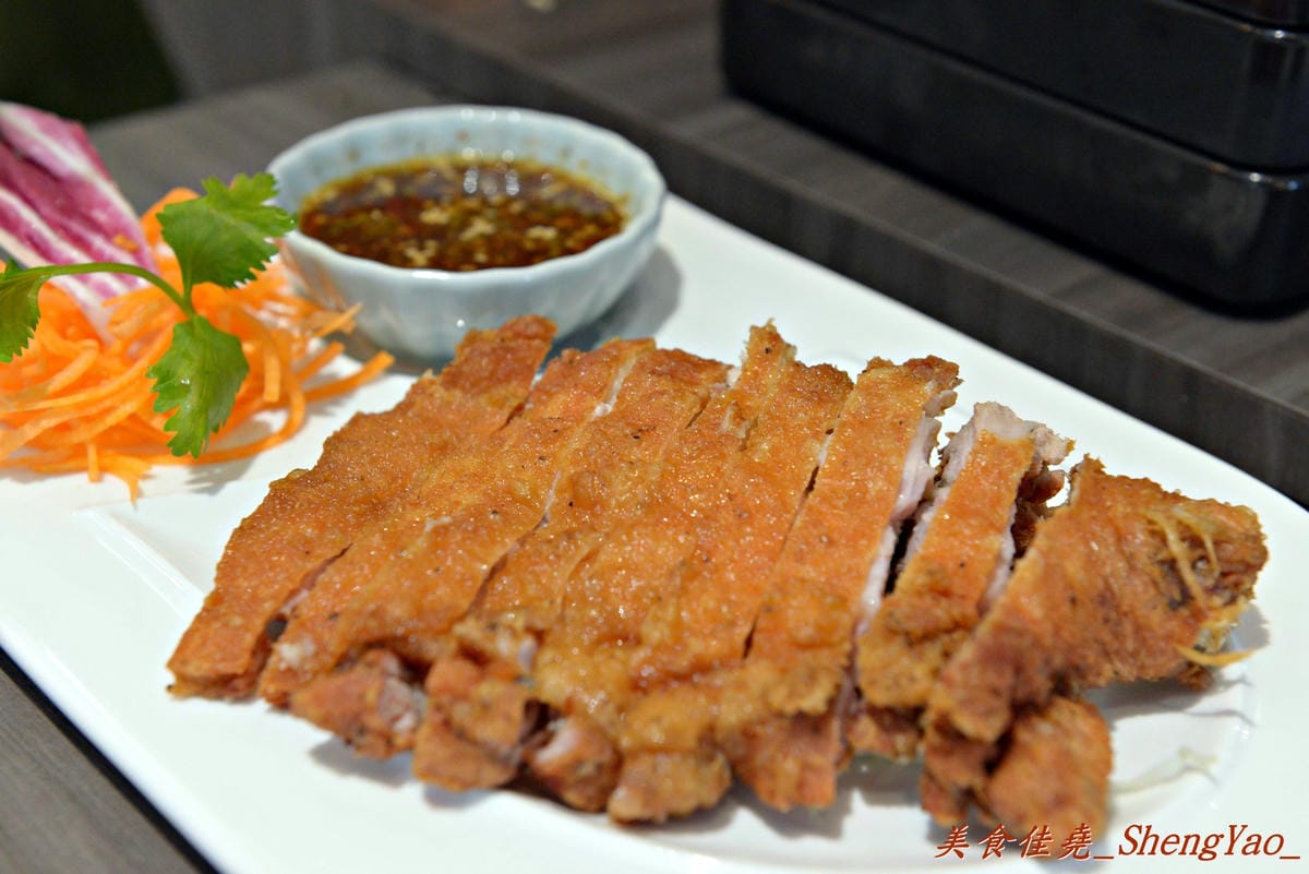 [台中北區]藍象廷 泰式火鍋 台中中友店 – 中友百貨新開幕的中低價位的火鍋吃到飽,9/1-9/8開幕期間午/晚餐前20名享5折優惠、消費滿額還有禮物。