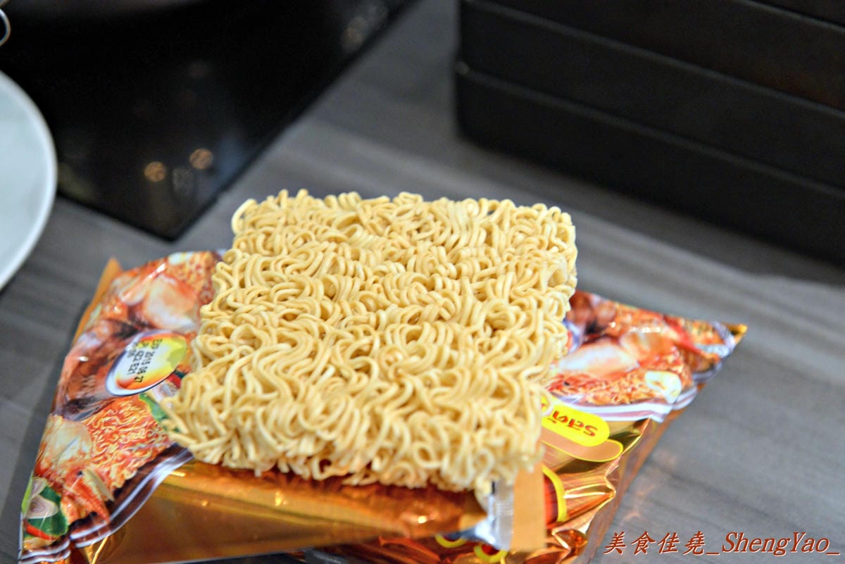 [台中北區]藍象廷 泰式火鍋 台中中友店 – 中友百貨新開幕的中低價位的火鍋吃到飽,9/1-9/8開幕期間午/晚餐前20名享5折優惠、消費滿額還有禮物。