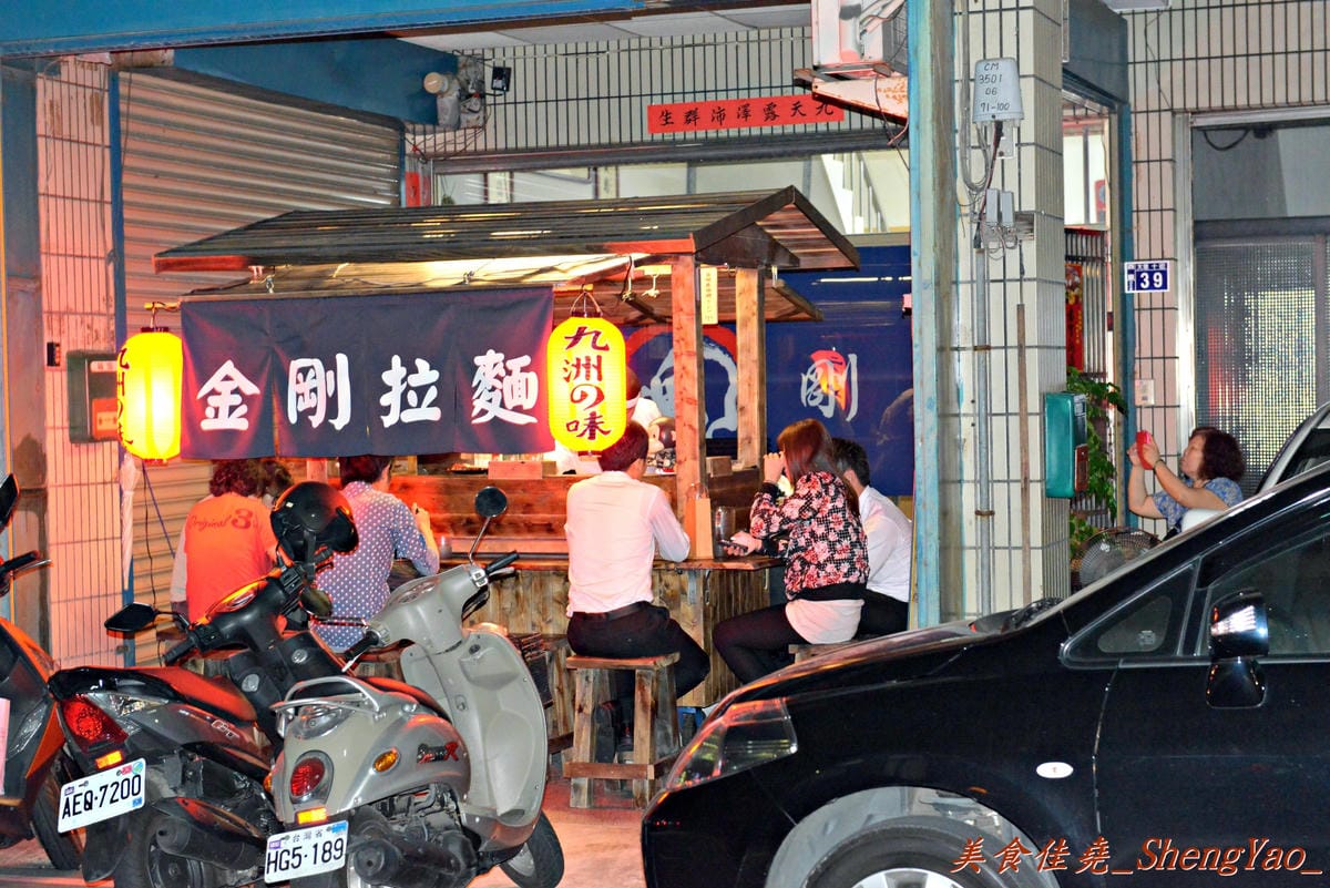 [台中西區]金剛拉麵 – 只賣晚上5小時且限量50碗賣完為止的深夜拉麵,九州風味湯頭,鳥越製粉技術麵條。(已歇業)
