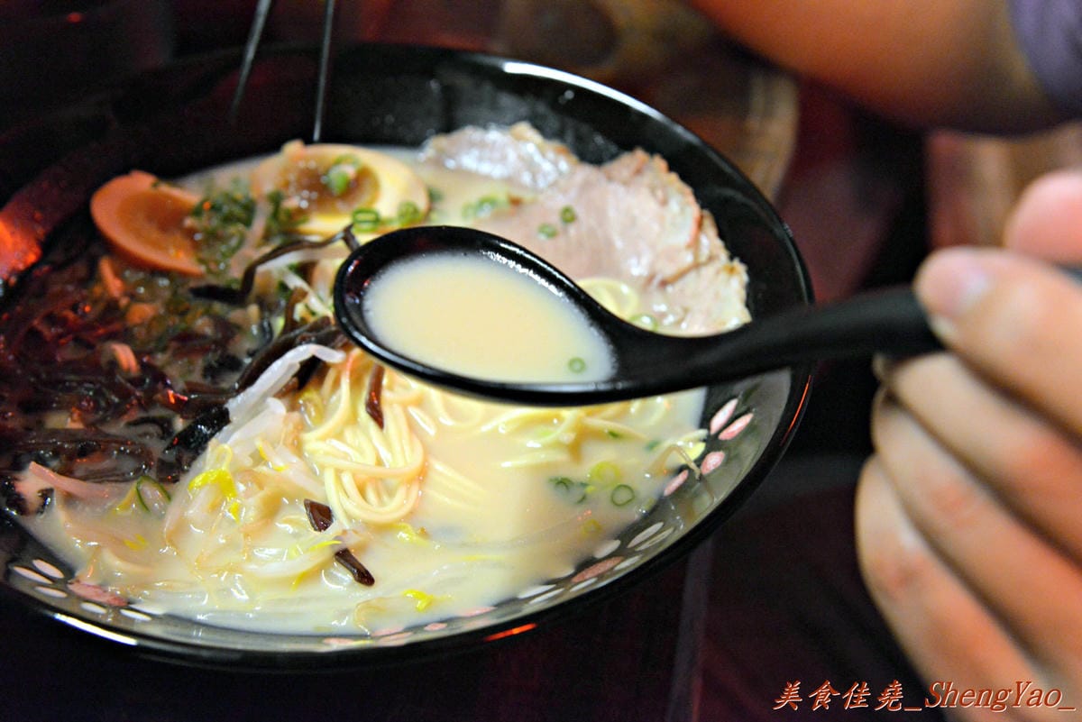 [台中西區]金剛拉麵 – 只賣晚上5小時且限量50碗賣完為止的深夜拉麵,九州風味湯頭,鳥越製粉技術麵條。(已歇業)