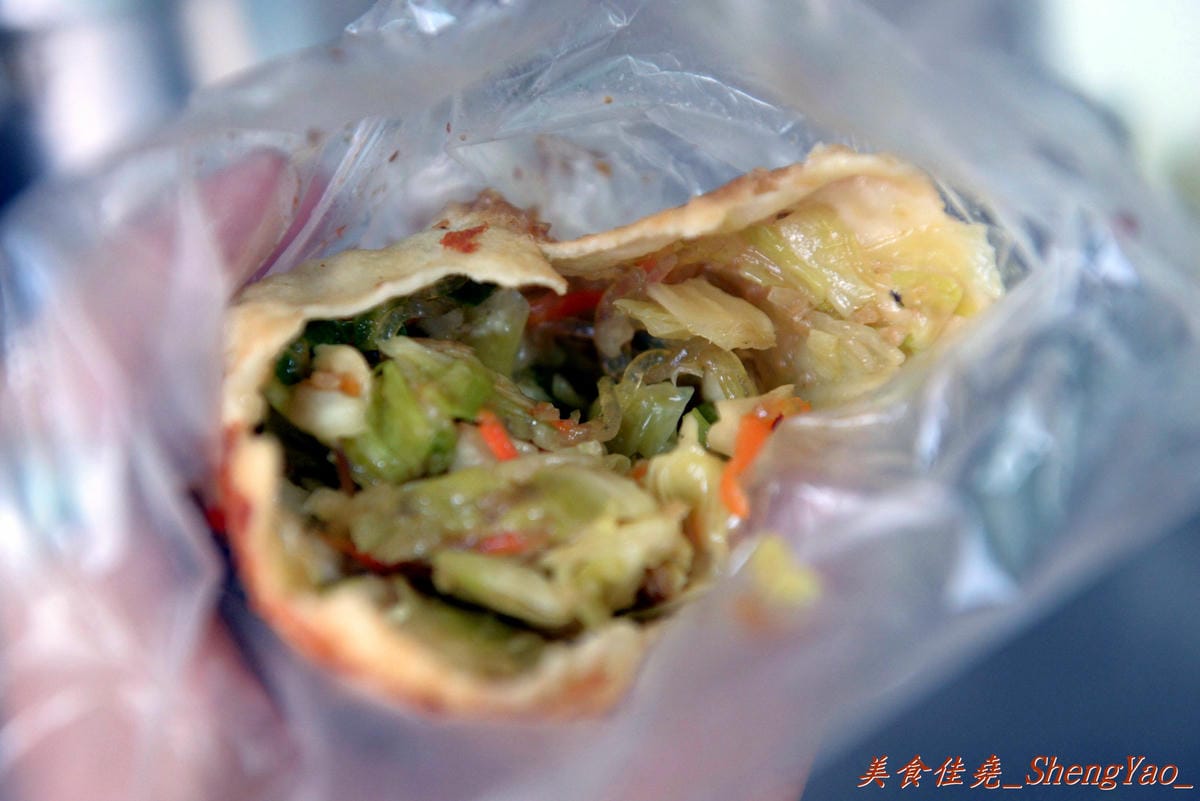 [台中龍井]祥記水煎包 – 東海黃昏市場內超低調的好吃10元水煎包,蔥餅般外皮、內餡蔥香肉汁多。