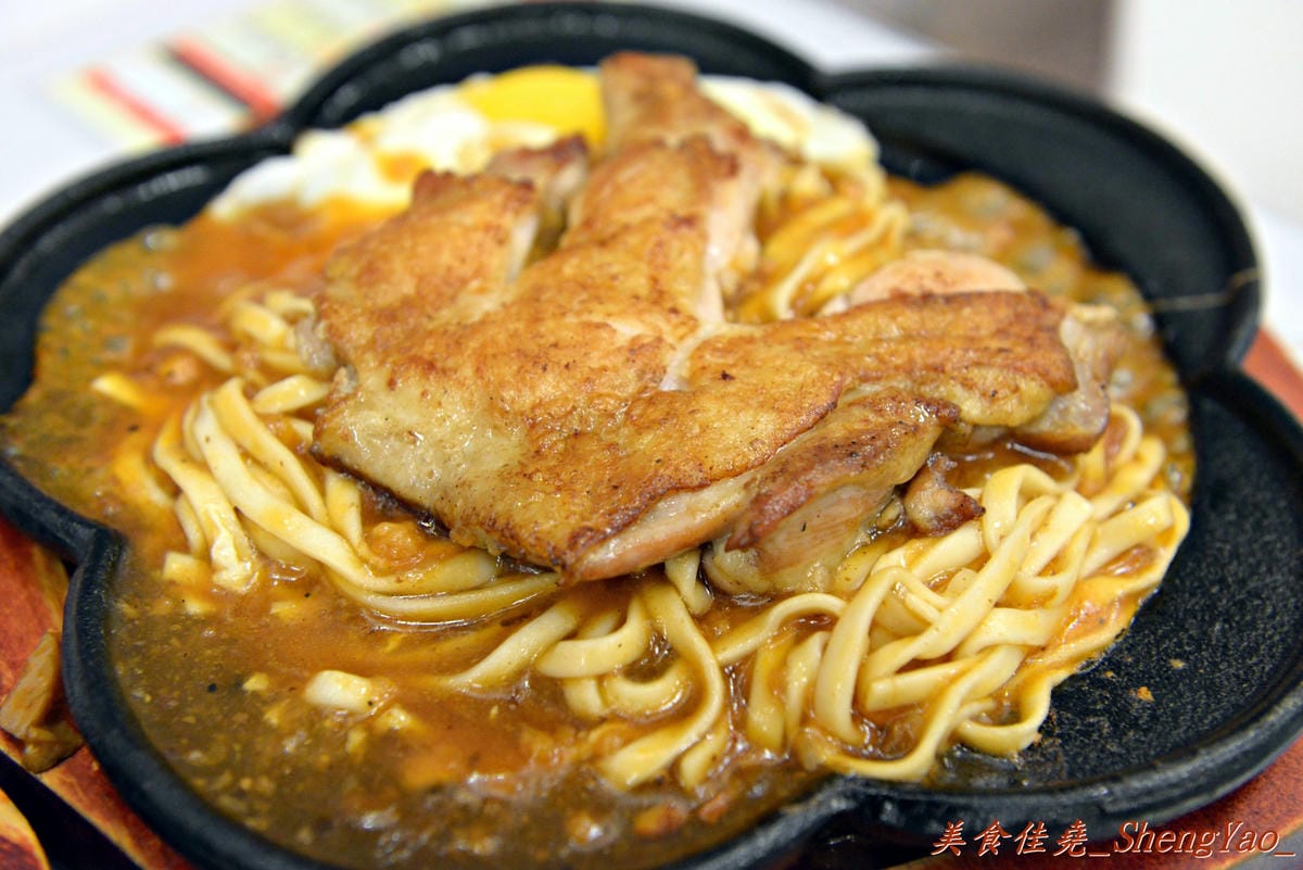 [台中沙鹿]來客 平價牛排 靜宜店 – 平價牛排店,表現不俗,鐵板麵和冰沙好好吃。