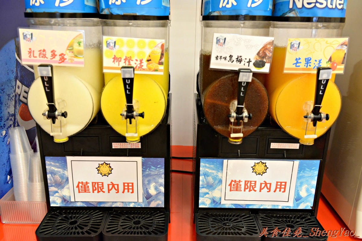 [台中沙鹿]來客 平價牛排 靜宜店 – 平價牛排店,表現不俗,鐵板麵和冰沙好好吃。