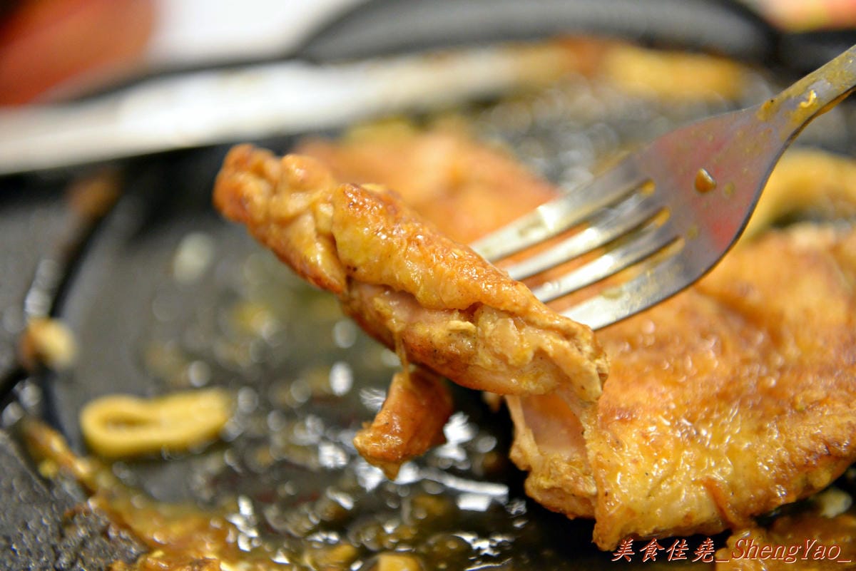 [台中沙鹿]來客 平價牛排 靜宜店 – 平價牛排店,表現不俗,鐵板麵和冰沙好好吃。