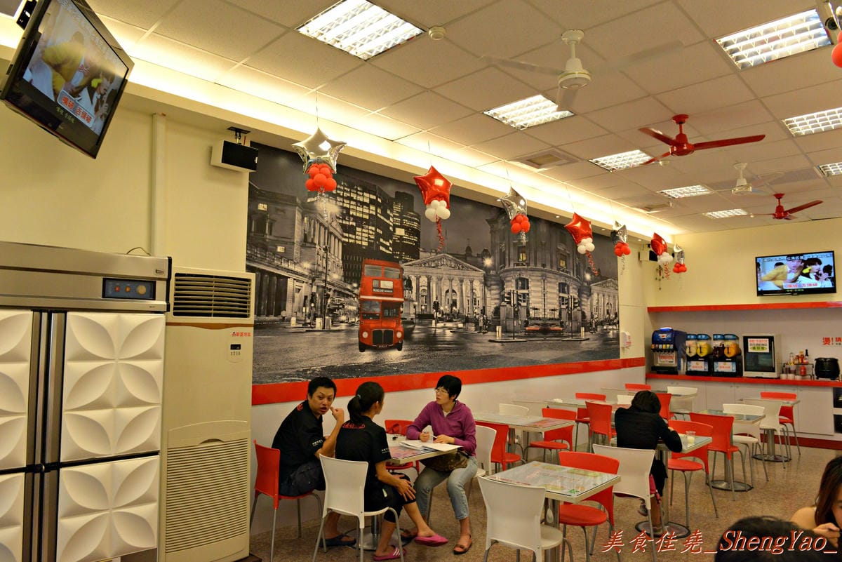 [台中沙鹿]來客 平價牛排 靜宜店 – 平價牛排店,表現不俗,鐵板麵和冰沙好好吃。