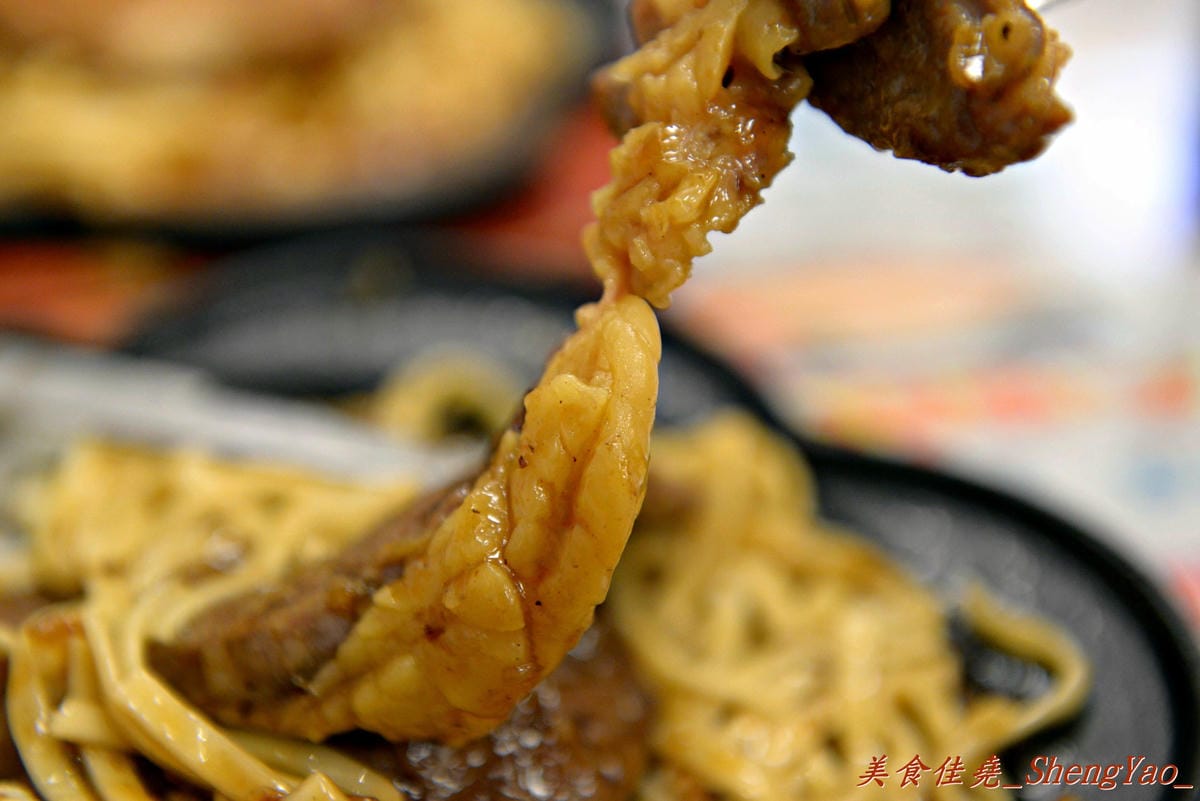 [台中沙鹿]來客 平價牛排 靜宜店 – 平價牛排店,表現不俗,鐵板麵和冰沙好好吃。