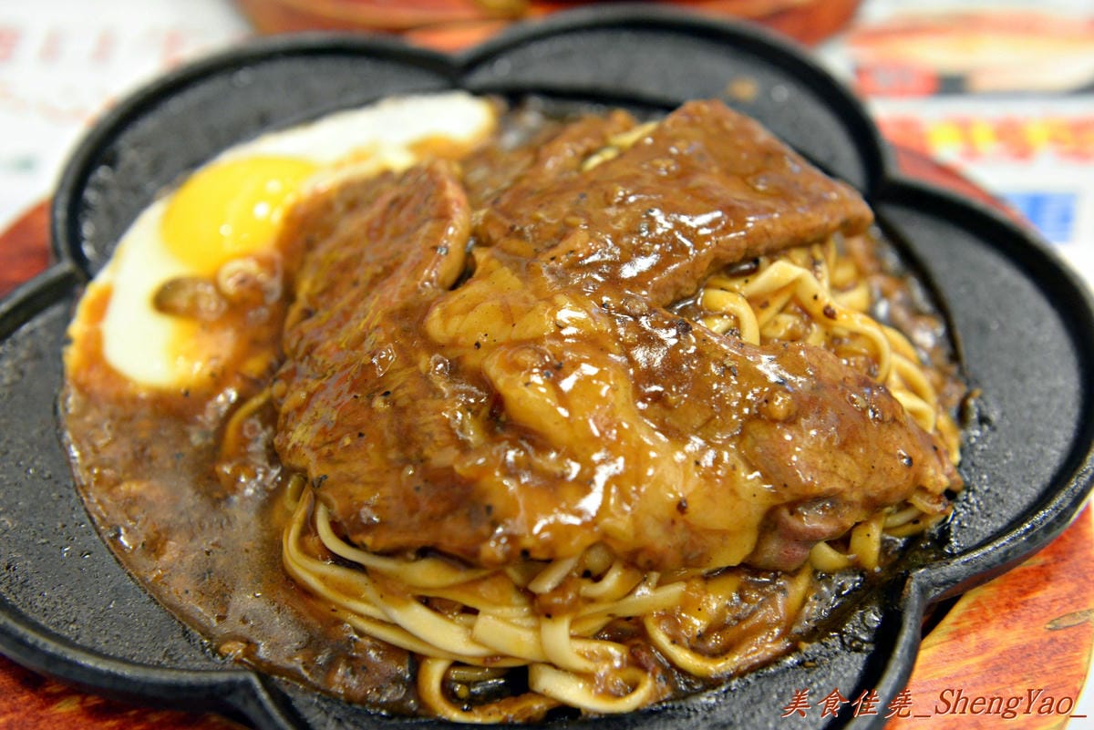 [台中沙鹿]來客 平價牛排 靜宜店 – 平價牛排店,表現不俗,鐵板麵和冰沙好好吃。