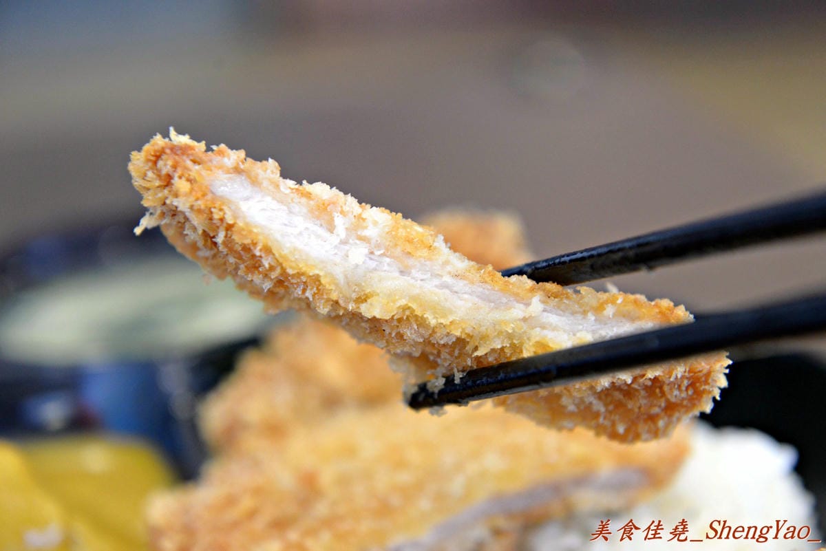 [台中西區]旭日亭拉麵 – 新開幕的百元平價拉麵店,湯頭夠味,炸豬排超推薦,平價拉麵又一新選擇。(已改為東京屋台拉麵)