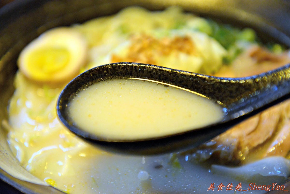 [台中北區]麵屋絆 – 日本師傅坐鎮的拉麵店,蔬菜份量多,推薦黑湯拉麵。(已歇業)