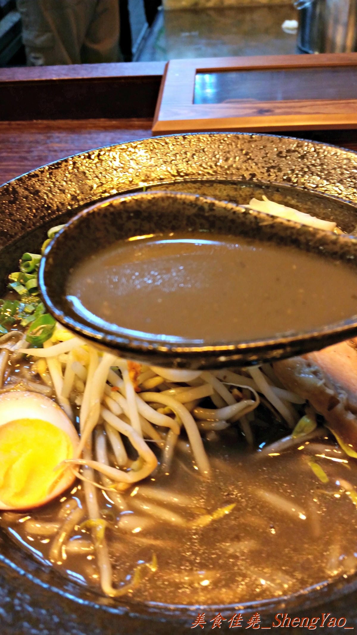 [台中北區]麵屋絆 – 日本師傅坐鎮的拉麵店,蔬菜份量多,推薦黑湯拉麵。(已歇業)