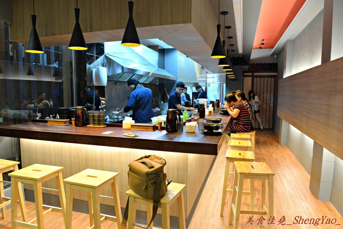[台中北區]麵屋絆 – 日本師傅坐鎮的拉麵店,蔬菜份量多,推薦黑湯拉麵。(已歇業)