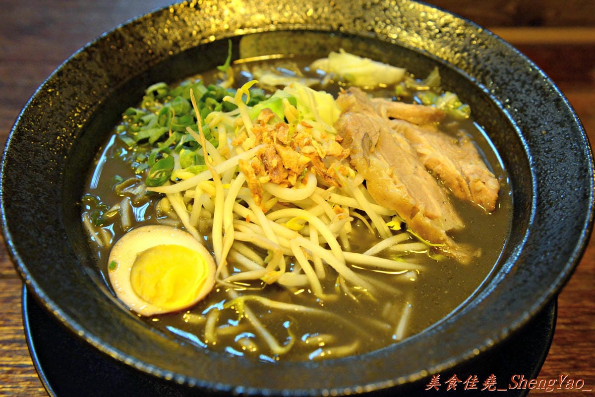[台中北區]麵屋絆 – 日本師傅坐鎮的拉麵店,蔬菜份量多,推薦黑湯拉麵。(已歇業)
