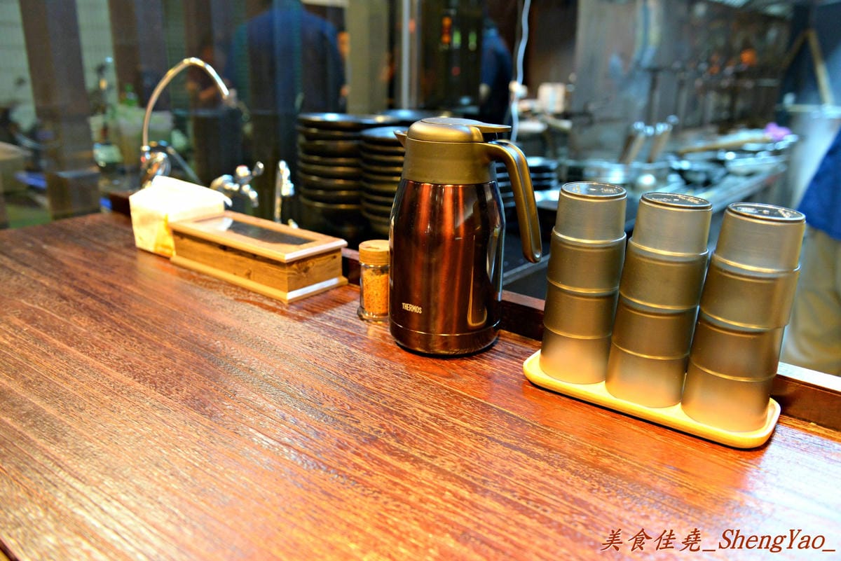 [台中北區]麵屋絆 – 日本師傅坐鎮的拉麵店,蔬菜份量多,推薦黑湯拉麵。(已歇業)