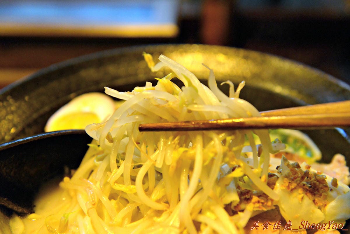 [台中北區]麵屋絆 – 日本師傅坐鎮的拉麵店,蔬菜份量多,推薦黑湯拉麵。(已歇業)