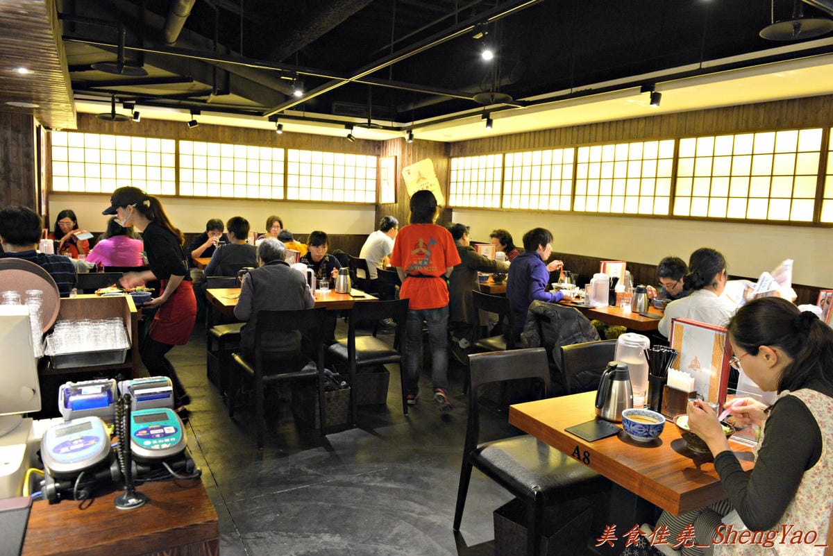 [台中北區]三田製麵所 台中中友店 – 濃厚魚介系豚骨湯頭、自家製Q彈麵條。