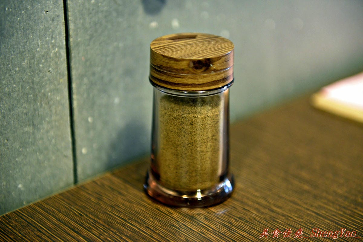 [台中沙鹿]老鄧粥遊天下 沙鹿店 – 用料豐富實在,每一口都吃得到配料的新鮮美味粥品。(已歇業)