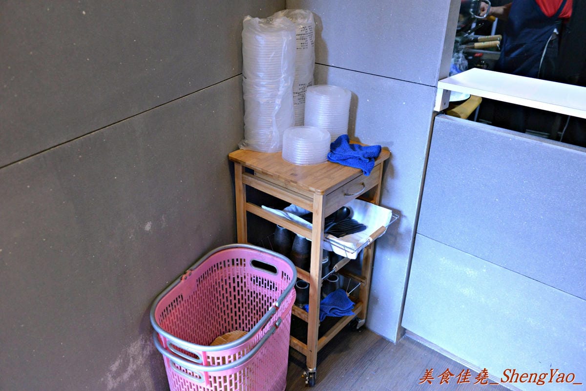 [台中沙鹿]老鄧粥遊天下 沙鹿店 – 用料豐富實在,每一口都吃得到配料的新鮮美味粥品。(已歇業)