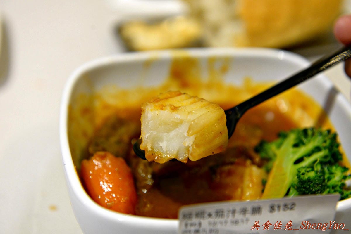 [台中西區]屋台二本 – 只賣兩樣的路邊攤湯咖哩,BRT周邊溫馨美食小店。