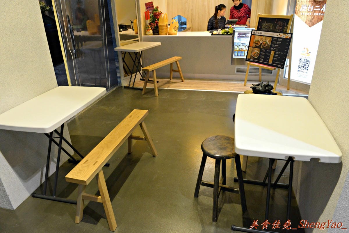 [台中西區]屋台二本 – 只賣兩樣的路邊攤湯咖哩,BRT周邊溫馨美食小店。
