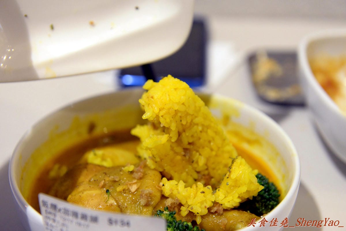 [台中西區]屋台二本 – 只賣兩樣的路邊攤湯咖哩,BRT周邊溫馨美食小店。