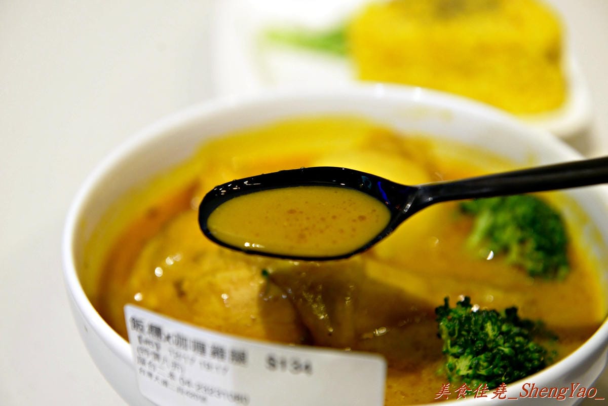 [台中西區]屋台二本 – 只賣兩樣的路邊攤湯咖哩,BRT周邊溫馨美食小店。