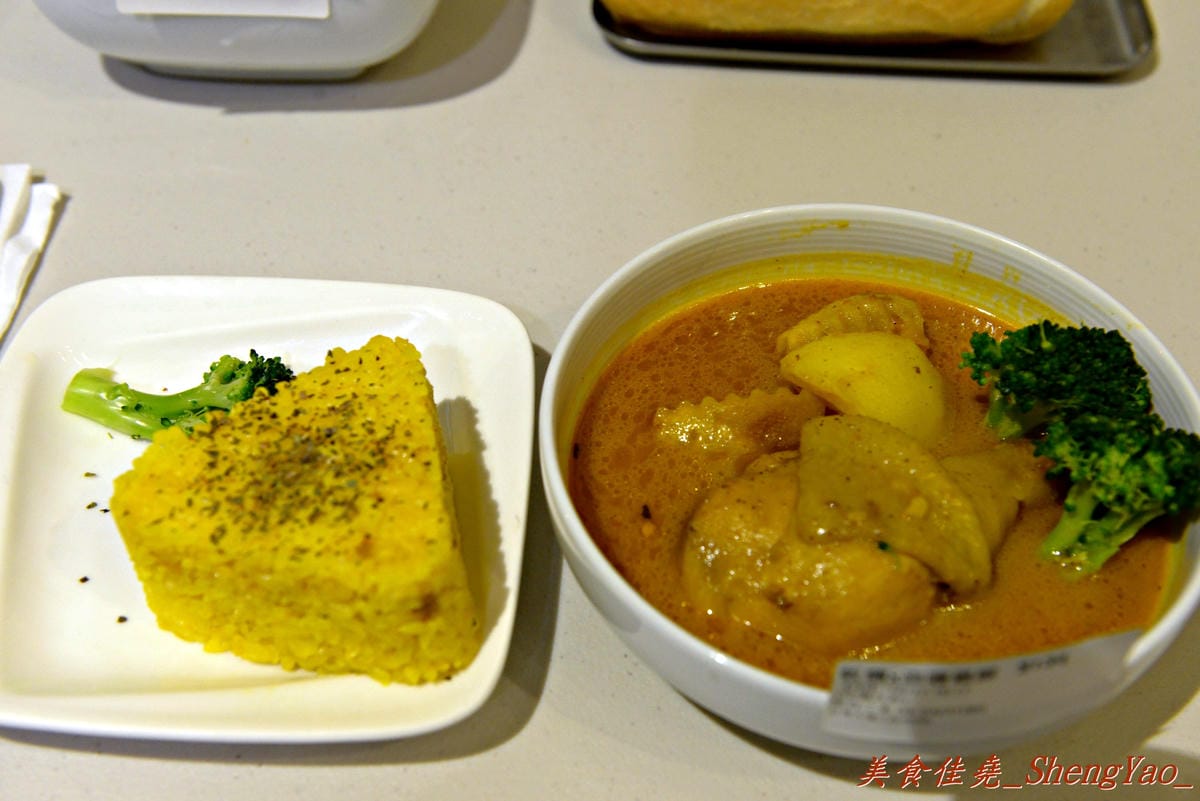 [台中西區]屋台二本 – 只賣兩樣的路邊攤湯咖哩,BRT周邊溫馨美食小店。