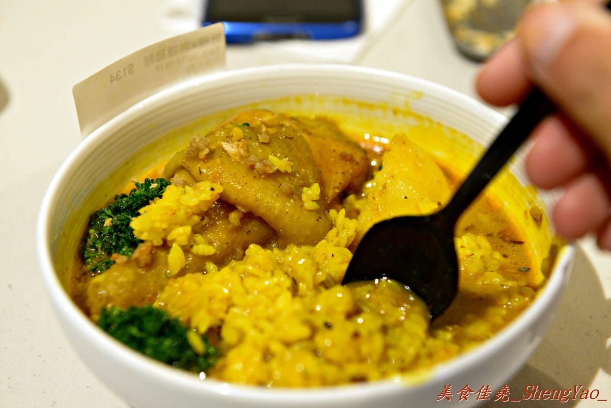 [台中西區]屋台二本 – 只賣兩樣的路邊攤湯咖哩,BRT周邊溫馨美食小店。