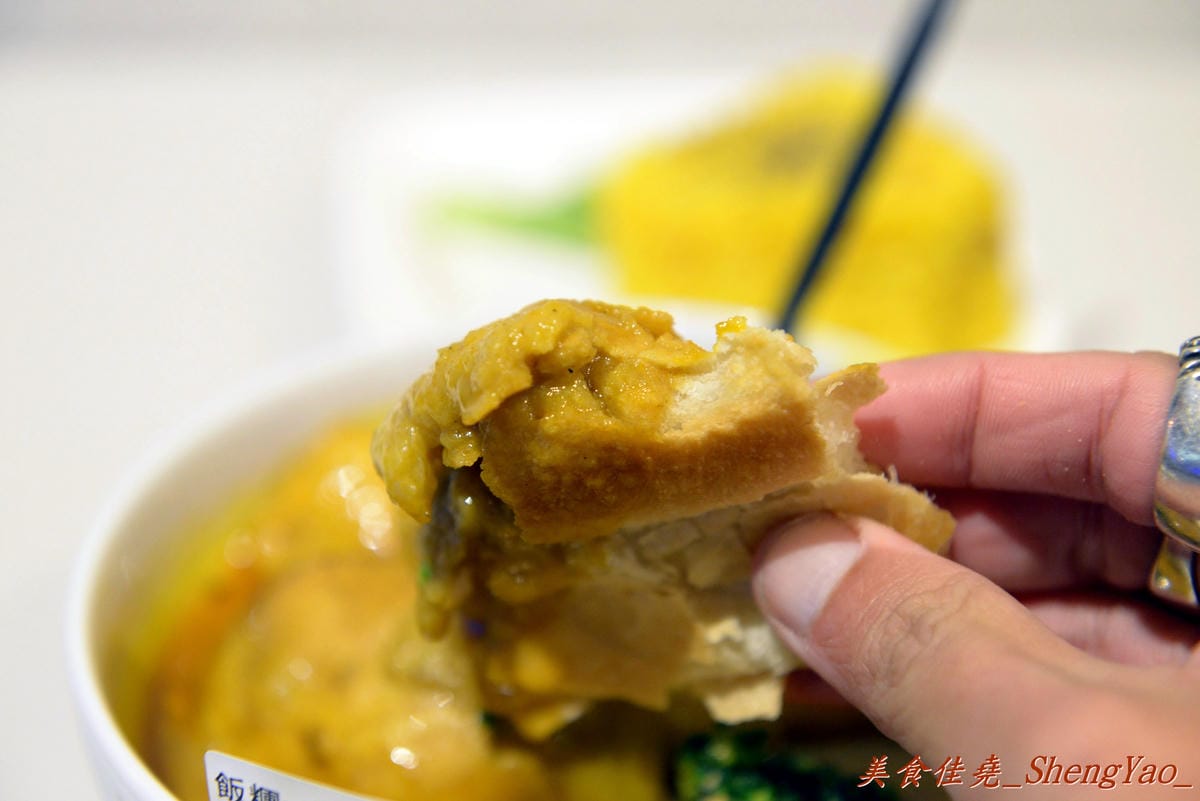 [台中西區]屋台二本 – 只賣兩樣的路邊攤湯咖哩,BRT周邊溫馨美食小店。