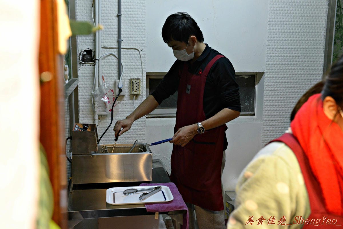 [台中龍井]幸福之家 黃金煉乳饅頭 – 東海商圈內的隱藏版巷弄美食,吃了有幸福感的炸饅頭。