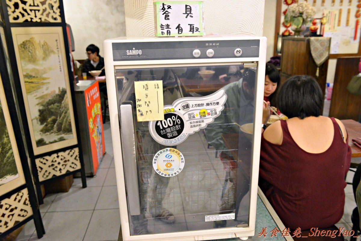 [台中北區]九州拉麵 – 一中商圈代表性拉麵,超便宜70元價格還能汽水果汁無限暢飲。