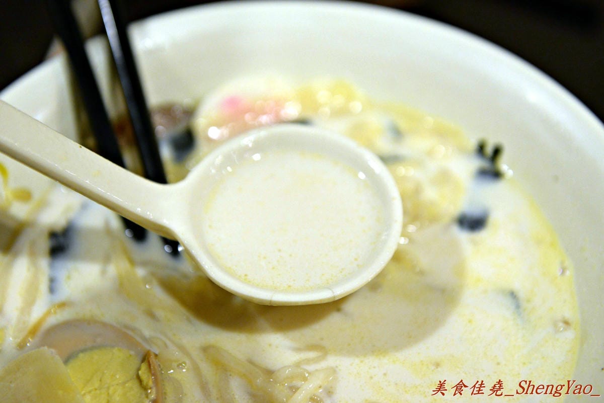 [台中北區]九州拉麵 – 一中商圈代表性拉麵,超便宜70元價格還能汽水果汁無限暢飲。