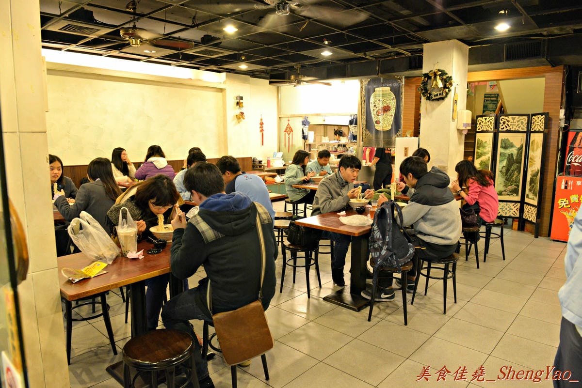 [台中北區]九州拉麵 – 一中商圈代表性拉麵,超便宜70元價格還能汽水果汁無限暢飲。