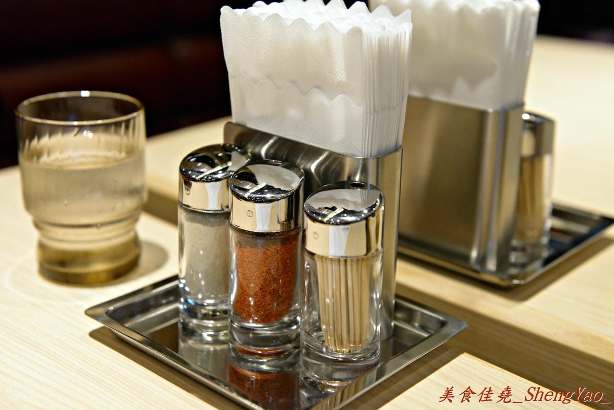 [台中西屯]山頭火拉麵 台中大遠百4號店 – 來自北海道旭川有名的日本拉麵來台中開店了,湯頭濃郁道地,台中好吃拉麵1。