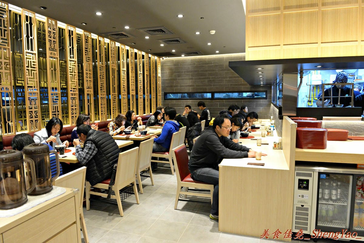 [台中西屯]山頭火拉麵 台中大遠百4號店 – 來自北海道旭川有名的日本拉麵來台中開店了,湯頭濃郁道地,台中好吃拉麵1。