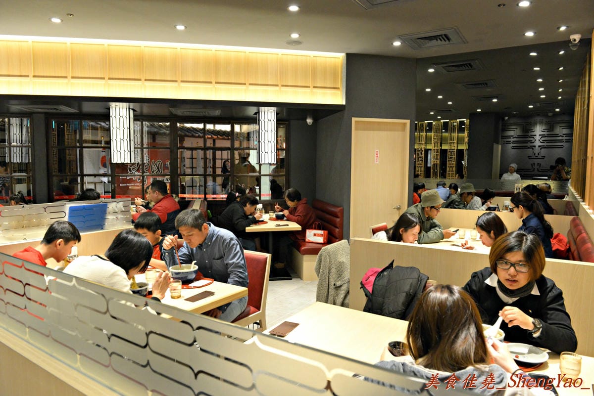 [台中西屯]山頭火拉麵 台中大遠百4號店 – 來自北海道旭川有名的日本拉麵來台中開店了,湯頭濃郁道地,台中好吃拉麵1。