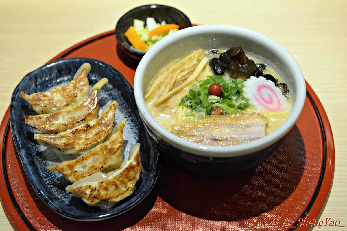 [台中西屯]山頭火拉麵 台中大遠百4號店 – 來自北海道旭川有名的日本拉麵來台中開店了,湯頭濃郁道地,台中好吃拉麵1。