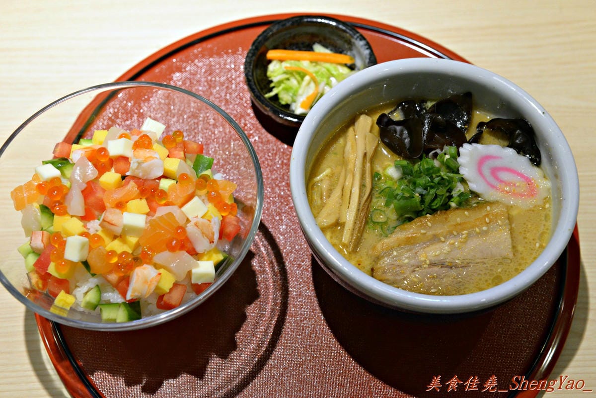 [台中西屯]山頭火拉麵 台中大遠百4號店 – 來自北海道旭川有名的日本拉麵來台中開店了,湯頭濃郁道地,台中好吃拉麵1。