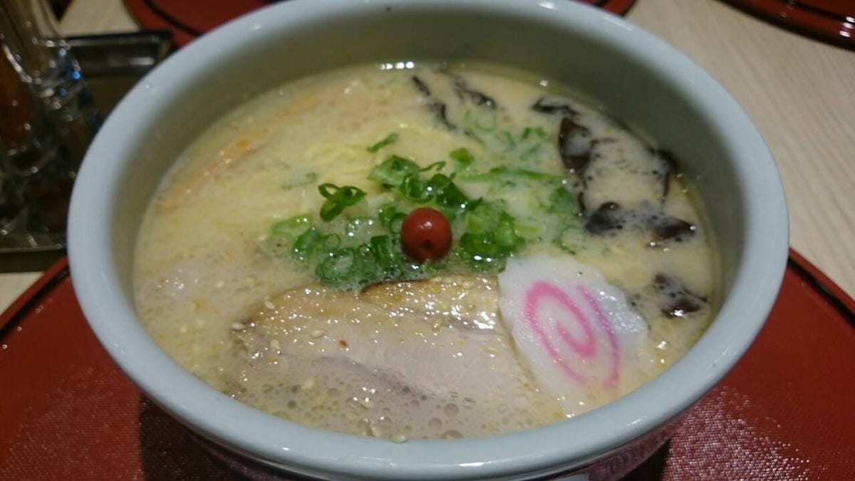 [台中西屯]山頭火拉麵 台中大遠百4號店 – 來自北海道旭川有名的日本拉麵來台中開店了,湯頭濃郁道地,台中好吃拉麵1。