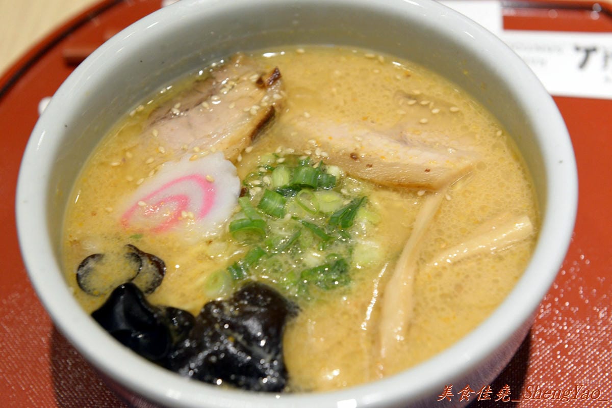 [台中西屯]山頭火拉麵 台中大遠百4號店 – 來自北海道旭川有名的日本拉麵來台中開店了,湯頭濃郁道地,台中好吃拉麵1。