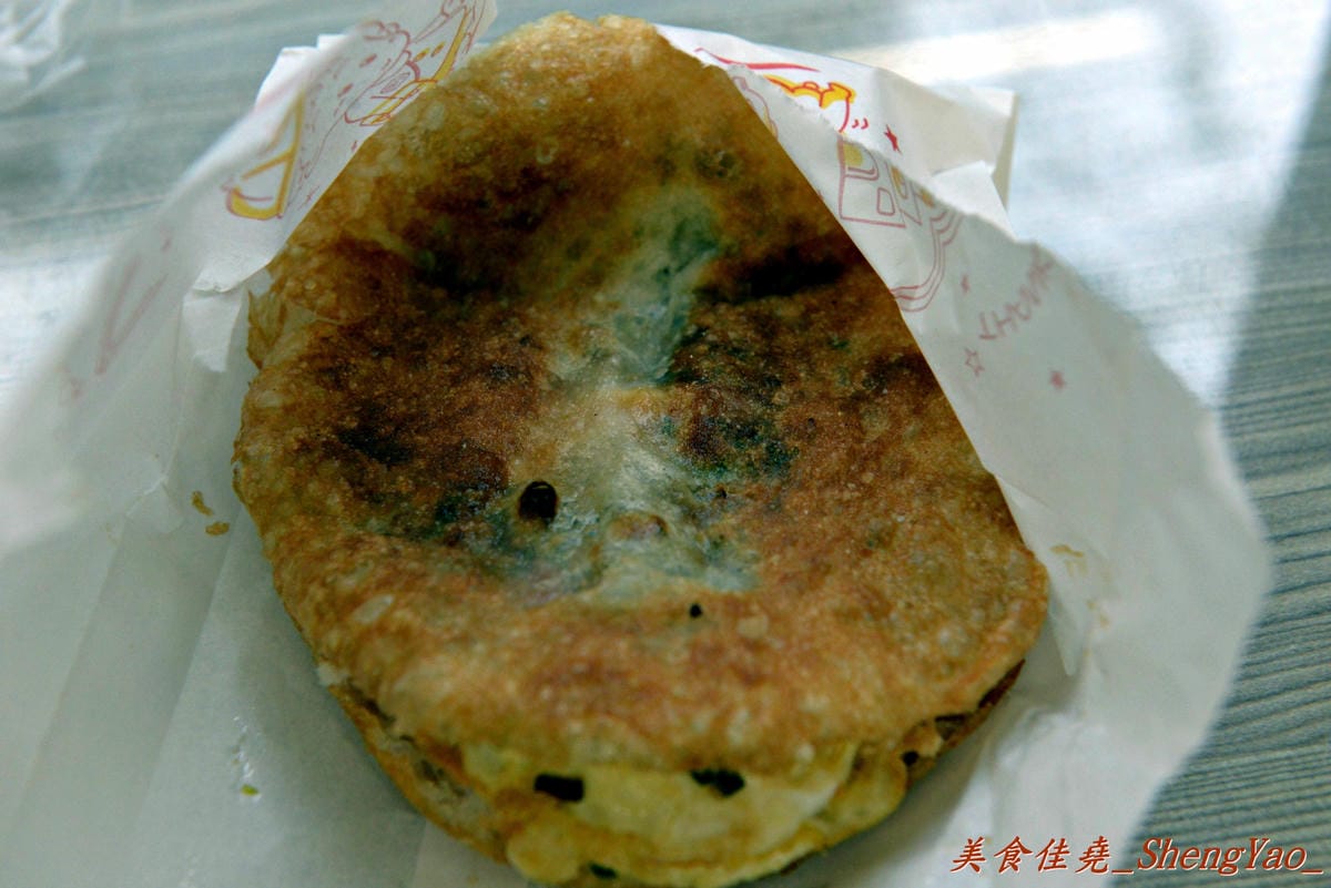[台中西屯]坤濱伯蔥肉餅 – 逢甲商圈平價小吃美食,現點現做的爆漿蔥肉餅好好吃(已歇業)