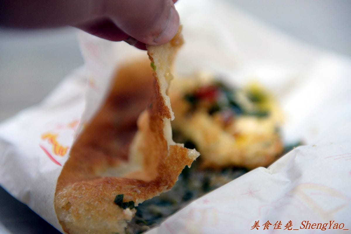 [台中西屯]坤濱伯蔥肉餅 – 逢甲商圈平價小吃美食,現點現做的爆漿蔥肉餅好好吃(已歇業)