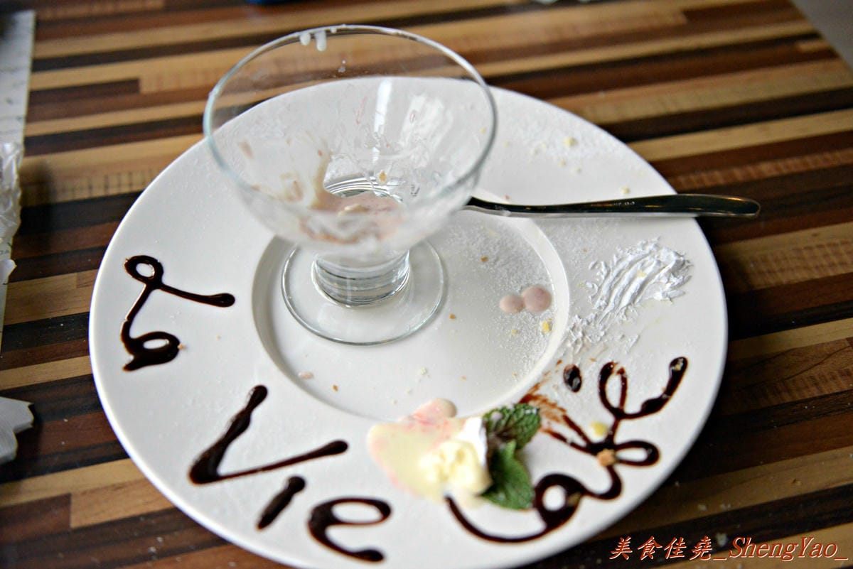 [台中沙鹿]日漫咖啡 沙鹿中山店 – 價格不算便宜,但是真的好吃,草莓冰淇淋蜜糖塔超級吸睛 !!(已歇業)