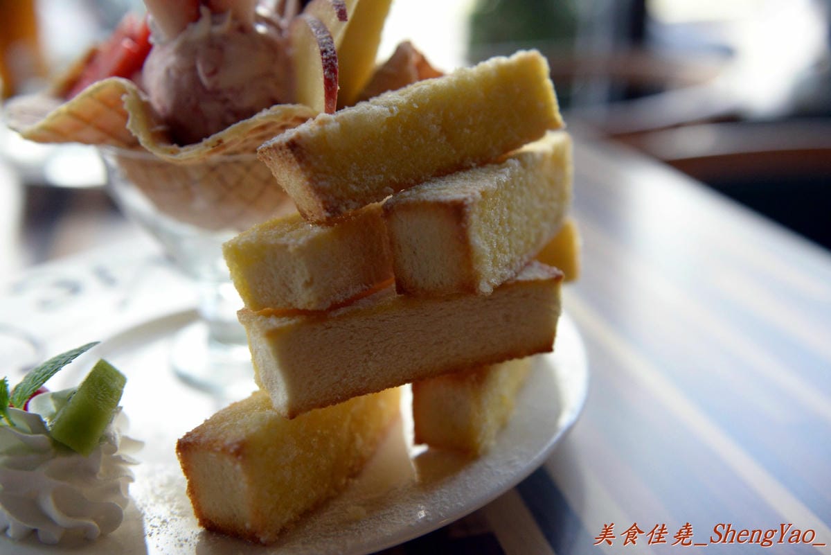 [台中沙鹿]日漫咖啡 沙鹿中山店 – 價格不算便宜,但是真的好吃,草莓冰淇淋蜜糖塔超級吸睛 !!(已歇業)